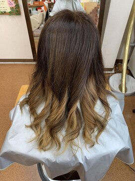 アンジェリ(Angeli) 透明感のあるベージュカラー