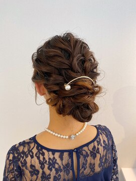 ディティカ サウ(Dityca sow) ツイストシニヨン