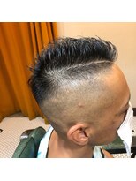 バーバー アカダマ&nbsp;ちょっぴり個性的ベリーショート