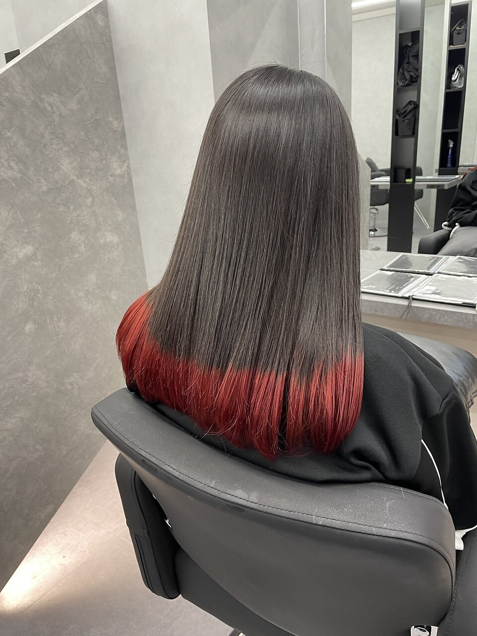 レッドネイビーヘア 2025年夏】ロング 裾カラー レッドの髪型・ヘアアレンジ｜人気順