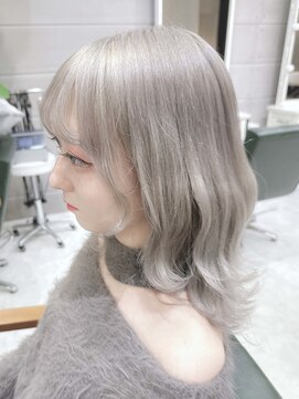 デイズ(days) ホワイトグレージュアッシュ セミロングレイヤーカット