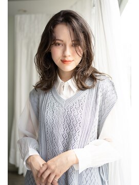 マグノリア オモテサンドウ(MAGNOLiA Omotesando) ゆるっとカールの大人かわいい美髪フェミニンロング・・・HINATA