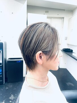 カラーラバー 学芸大学(COLOR LOVER) ショートヘアに動きをプラス20代30代40代50代