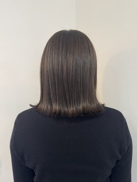 ルーブル(Louvre) 切りっぱなしボブ×スモーキーシルバー♪