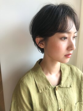 ナリテ. 黒髪でも柔らかいショート