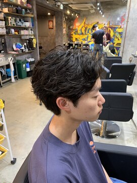 カーニー 上野(kearny) センターパートフェザーパーマシャドウパーマニュアンスパーマ