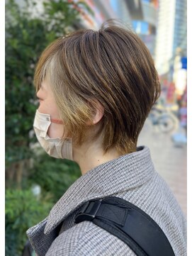 ヴィサージュディオ(VISAGE dio) トップに程よい丸みを出した、軽やかなショートレイヤースタイル