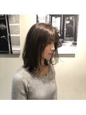 透明感。アッシュグレーレイヤーロブスタイル
