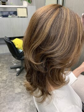 ウェービーポーズ美容室 ウルフカット