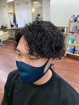 メンズ美容室 タカミ ツイストスパイラルパーマ センターパート 縦落ち