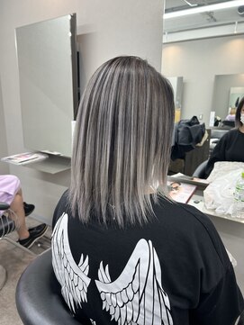 リングバイモアムー(Ring by Moremuu) ハイブリーチバレイヤージュ