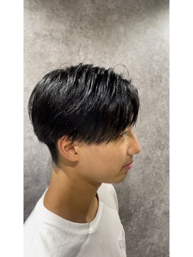 ライズ 新小岩店(RISE) センターパート刈り上げマッシュ