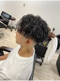 ツイストスパイラルパーマスキンフェードメンズカット