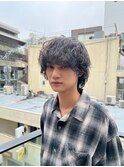 マッシュウルフとも相性の良い、シャドウパーマスタイル