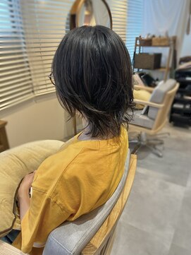 軽さ◎レイヤーウルフスタイルで簡単スタイリング