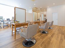 オーガニックカラー白髪染め専門店Organic 前橋みなみモール店【4/24 OPEN（予定）】 の雰囲気（セット面4席準備しております。オーガニックの木目調のスタイル）