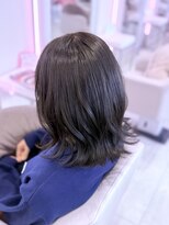 ヘアメイクアン(Hair Make Une)&nbsp;外ハネミディアムで叶える、抜け感たっぷりグレージュブラウン♪