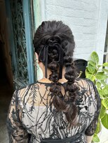 キキ(kiki by KENJE)&nbsp;2つ編みおろしヘアアレンジ