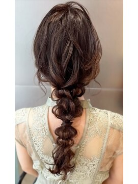 フリーダム(freedom) 編みおろしヘアセット