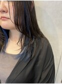 顔まわりレイヤーロング 暗髪黒髪+寒色系ブルーインナーカラー