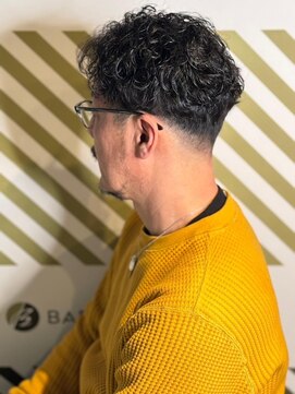 バーバーバー アカバネ(BARBER-BAR AKABANE) オトナっぽさ抜群のパーマスタイル＃2