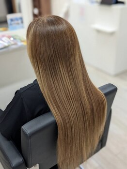 厳選トリートメントでうるツヤ髪を手に入れる♪栄養を補給し乾かすだけでキレイに整う髪質に導きます！