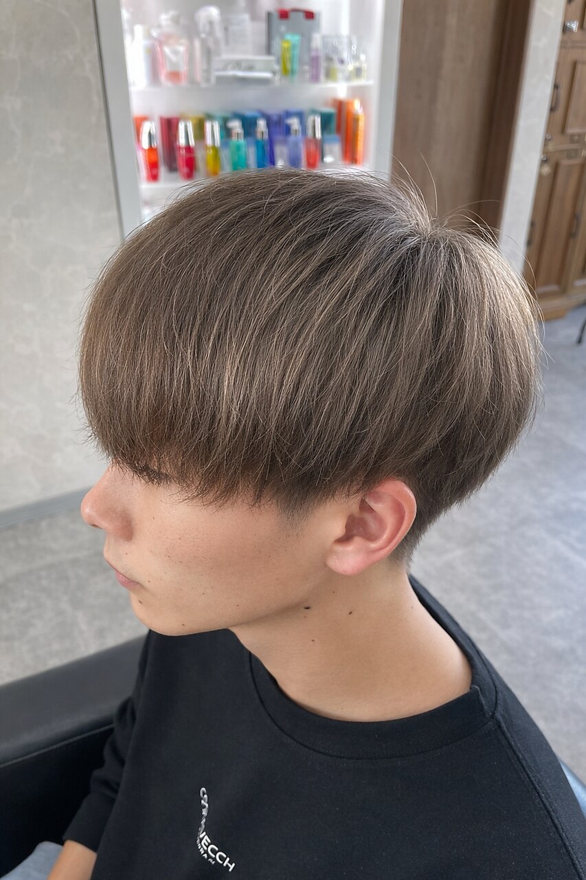 透明感ミルクティーベージュ×刈り上げマッシュで好印象ヘア