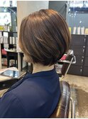 ボブ寄りシルエットの大人ショートボブ