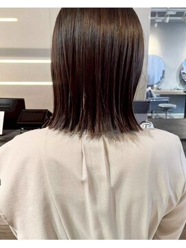 シーン バイ ラッド(SCENE by RAD) レイヤーカットでつくる自然なくびれボブヘアショート艶感
