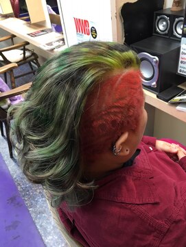 ディバイン(DIVINE) ミリタリーカラーと幾何学バリアート