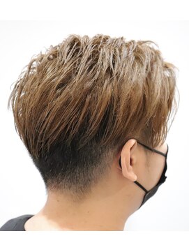 ウィスカーヘアー(whisker hair) サイドパートツーブロック