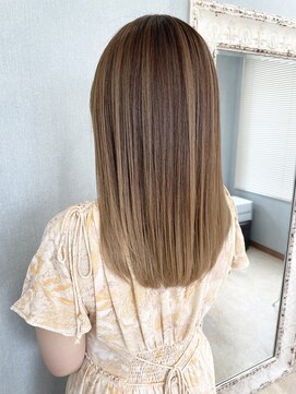 プラーグ ヘアー(Prague Hair) ハイトーンストレート