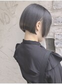 小顔カット 韓国風 グレイアッシュ 刈り上げミニボブ 