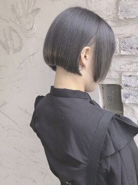 ナナカバイミーツハンド(nana.ca by meetsHAND) 小顔カット 韓国風 グレイアッシュ 刈り上げミニボブ