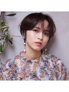 アトリエ フェム(atelier.fem) 柔らかいセンターパートマッシュスタイル