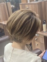 ユキオ オブ ヘアー(YUKIO of Hair) 透明感ベージュカラー×大人かわいい前下がりショート