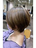 イメチェン　ホワイトブロンド　外ハネボブ 美髪　ワイドバング