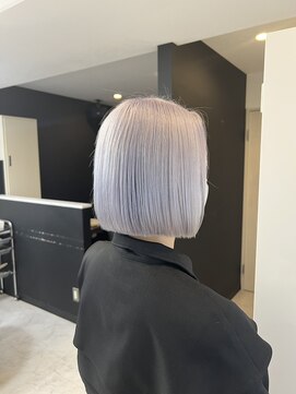 アルーシェウィズスカイ 原宿(Alushe with Sky) ホワイトシルバー/ホワイト/ボブ/ダブルカラー/ケアブリーチ