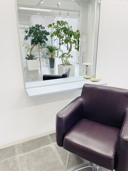 ヘアーサロン カシュカシュ(hair salon Cache cache)の写真/広々店内を一人で貸切り。完全マンツーマン施術だから他に気を遣わず、ゆったりお過ごし下さい♪