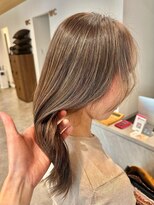 ビスポーク(BESPOKE)&nbsp;派手になりすぎない上品なベージュハイライト