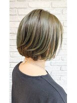 クオリス 赤塚店(QUALIS)&nbsp;ブリーチなし秋色カラーオリーブカラーミディアムボブ