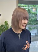 切りっぱなしボブミルクティーベージュインナーカラー