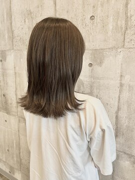 アーチ(ARCH) くすみベージュ/外ハネミディ【ARCH Sayaka】