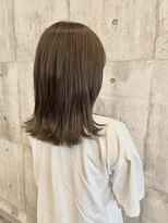 アーチ(ARCH) くすみベージュ/外ハネミディ【ARCH Sayaka】