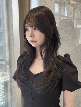 レイヤーカット×グレージュカラー