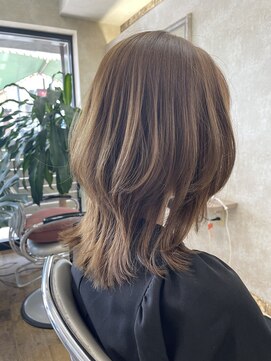 ヘアアンドメイク アリス(hair&make ALICE produce by COLT) ミディアム　くびれウルフカット