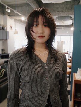 ヨー(Yoh-) 【ウルフカット/中里千尋】シャギーウルフ/韓国/ミディアム