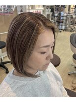 マニス(manis)&nbsp;ミディアムボブ白髪ぼかし