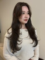 アーバン(URBAN.)&nbsp;透け感たっぷりオリーブ ×ロングハイレイヤー