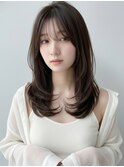 ダークトーン×セミロングレイヤー。クールに魅せる洗練ヘア